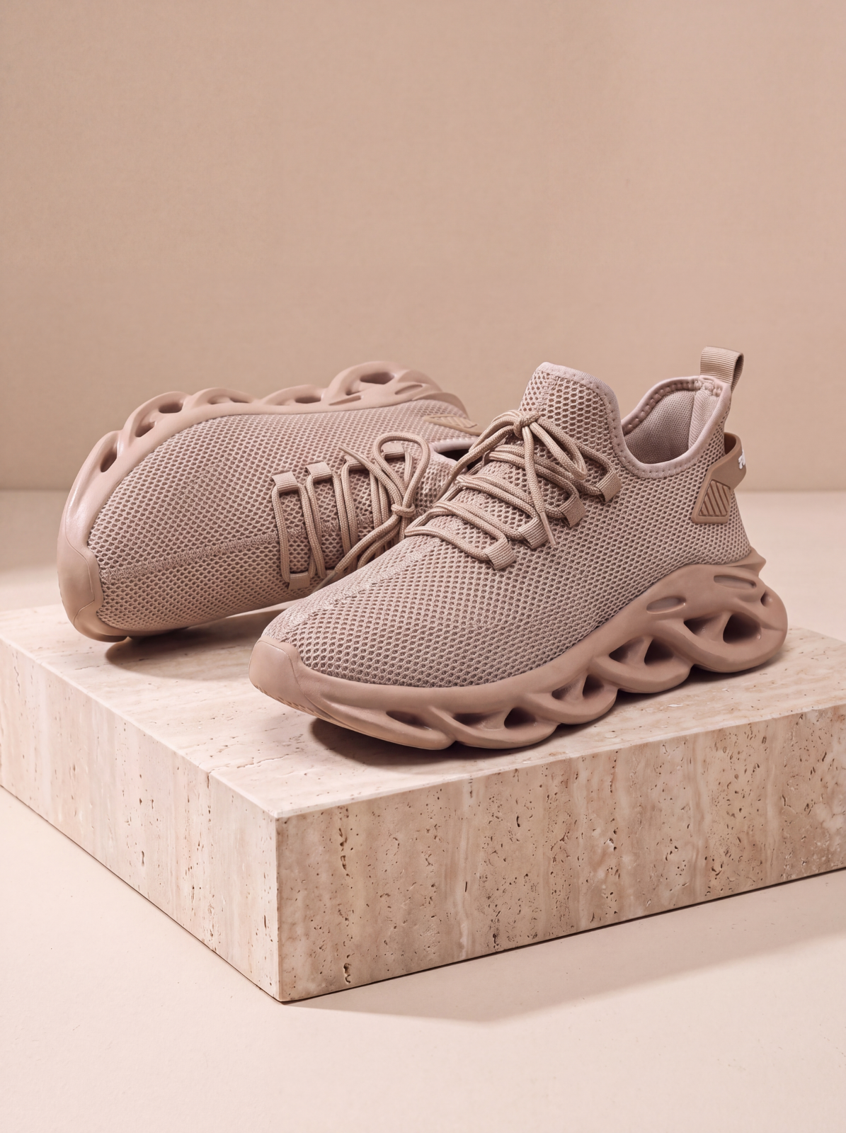 Men's mesh running trainers