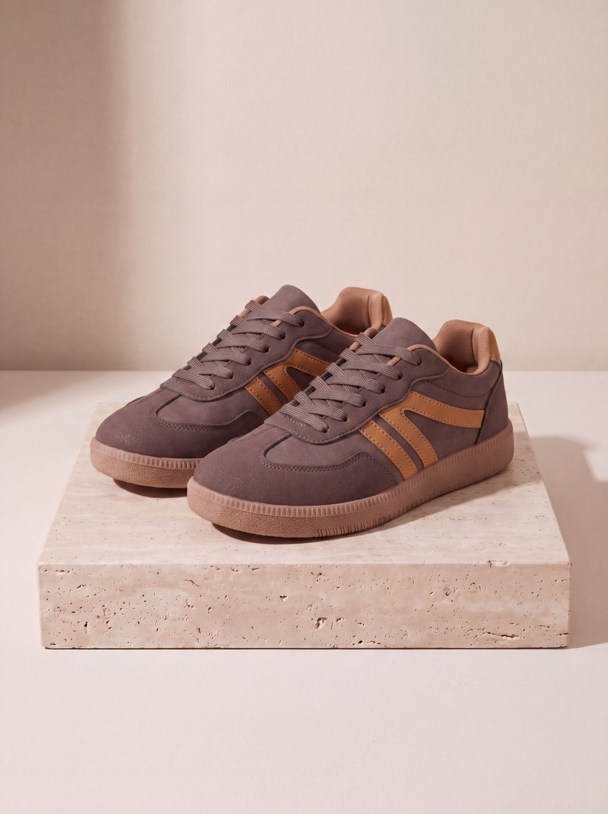 Women's casual lace-up shoes