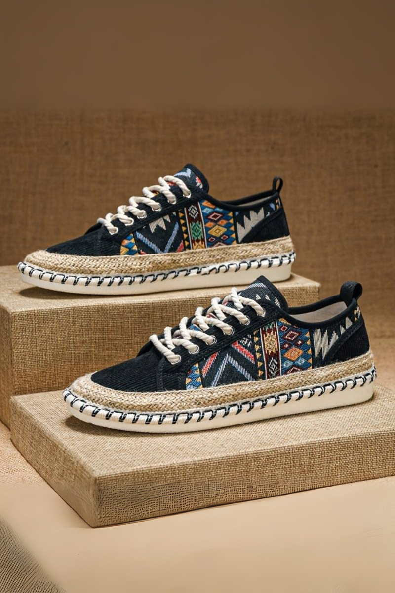 Canvas trainers with patterned panels and lace-up closure for men