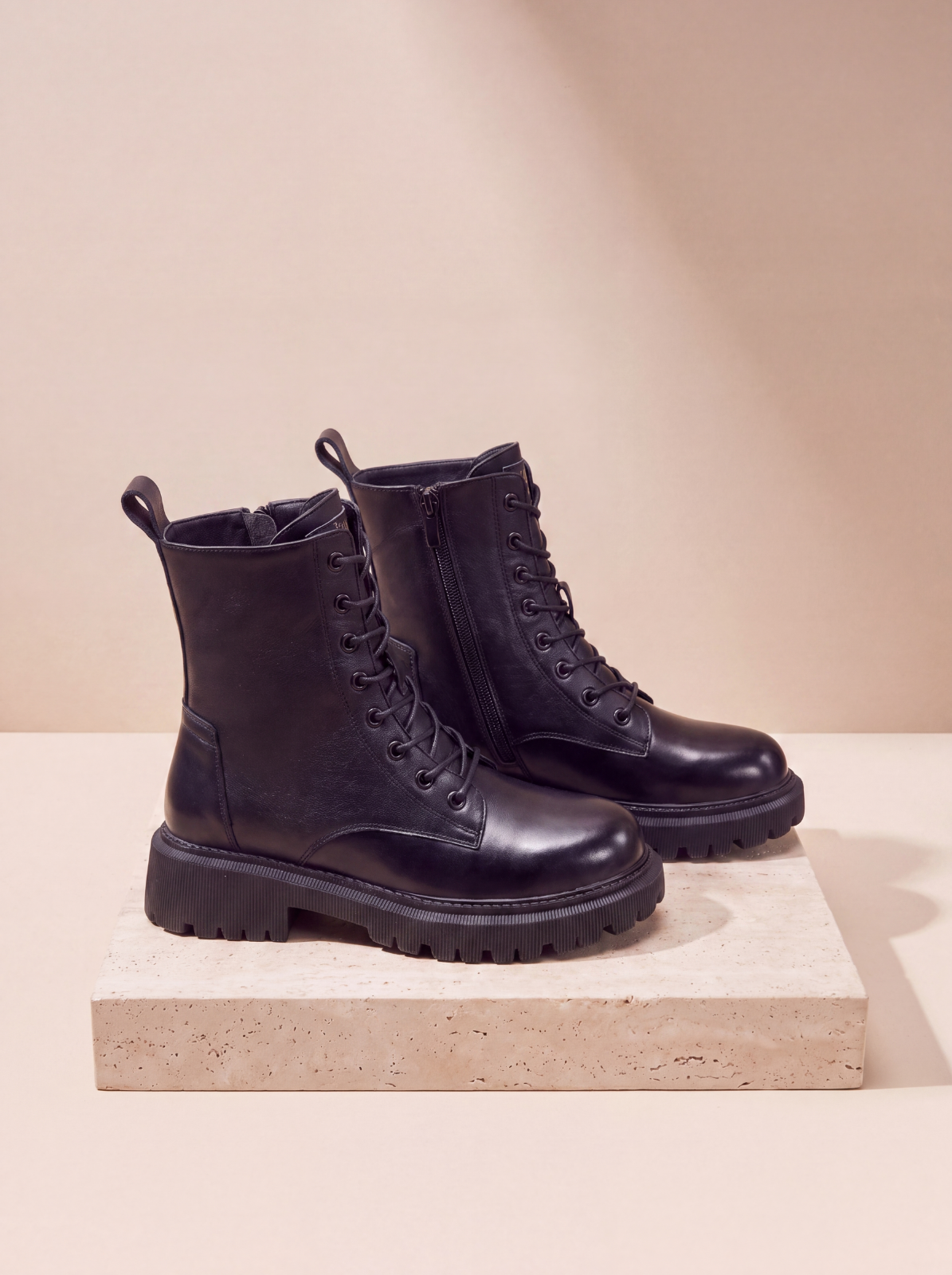 Women's lace-up ankle boots