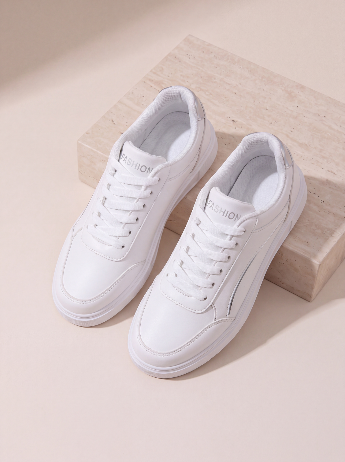 Women's casual fit lace-up sneakers