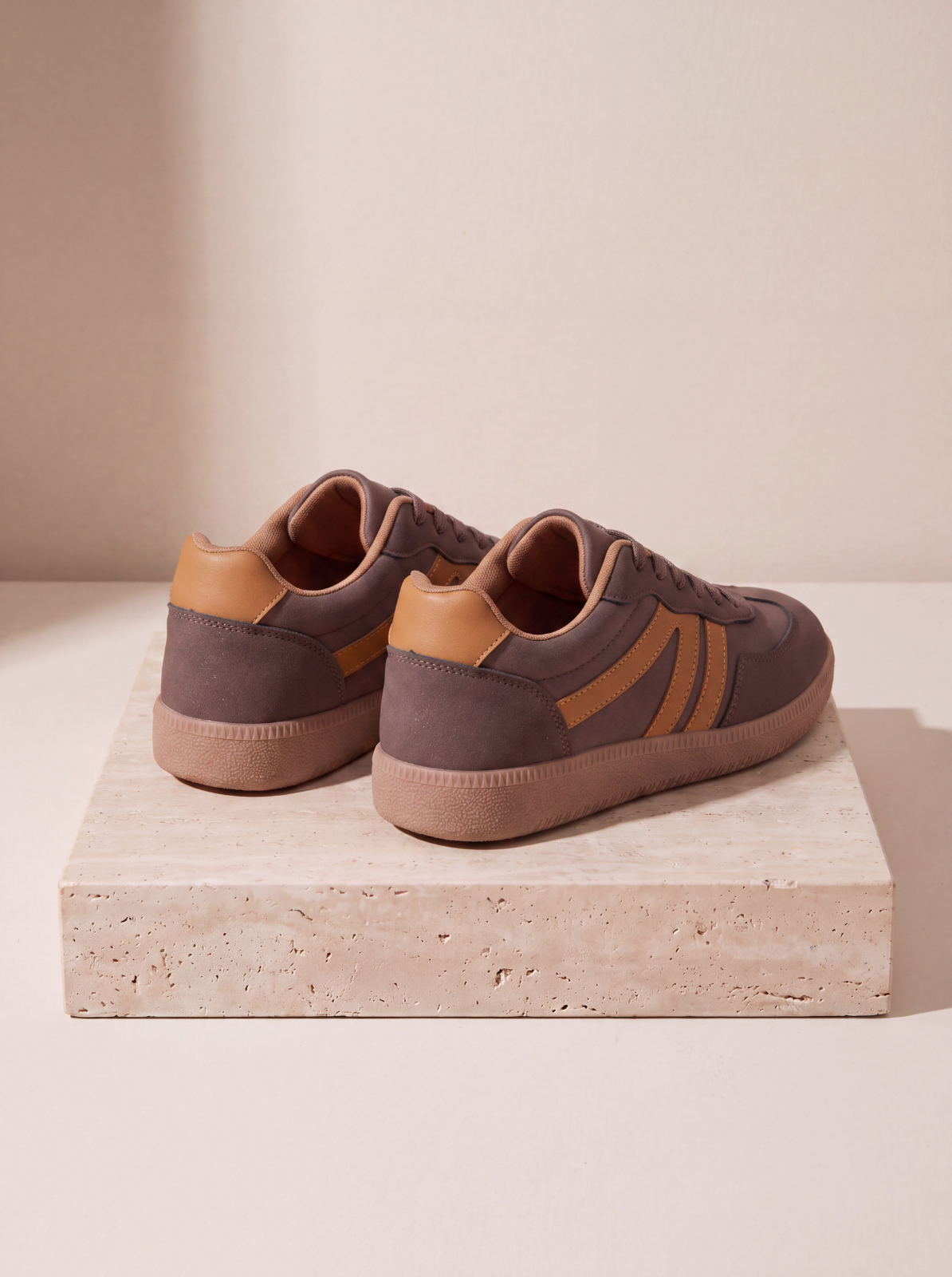 Women's casual shoes