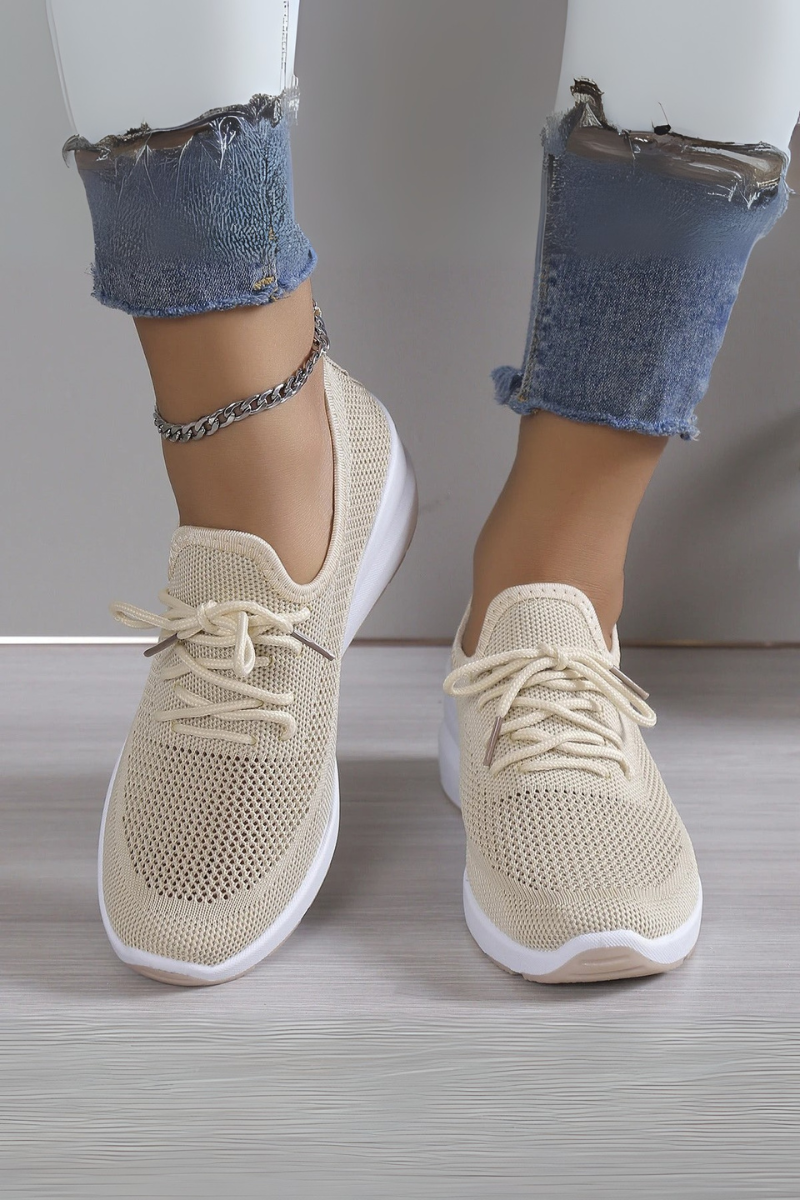Breathable platform sneakers with lace-up design for women