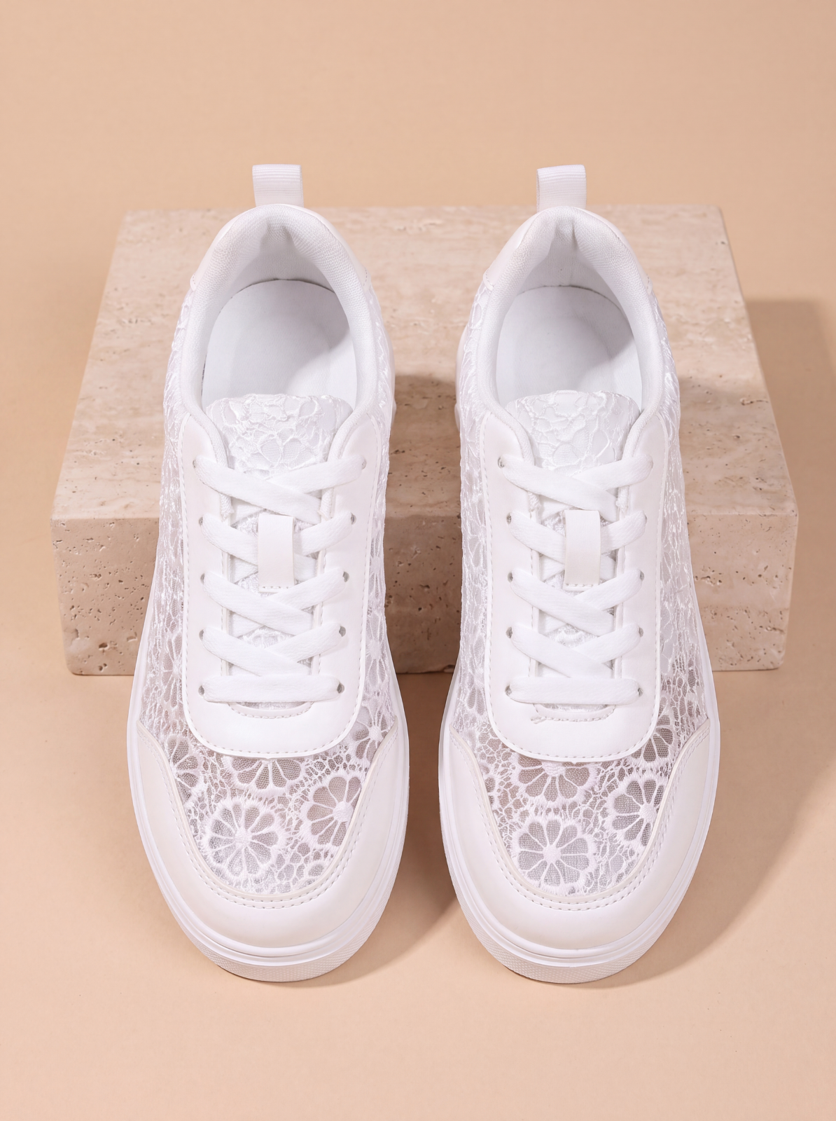 Women's lace-up trainers