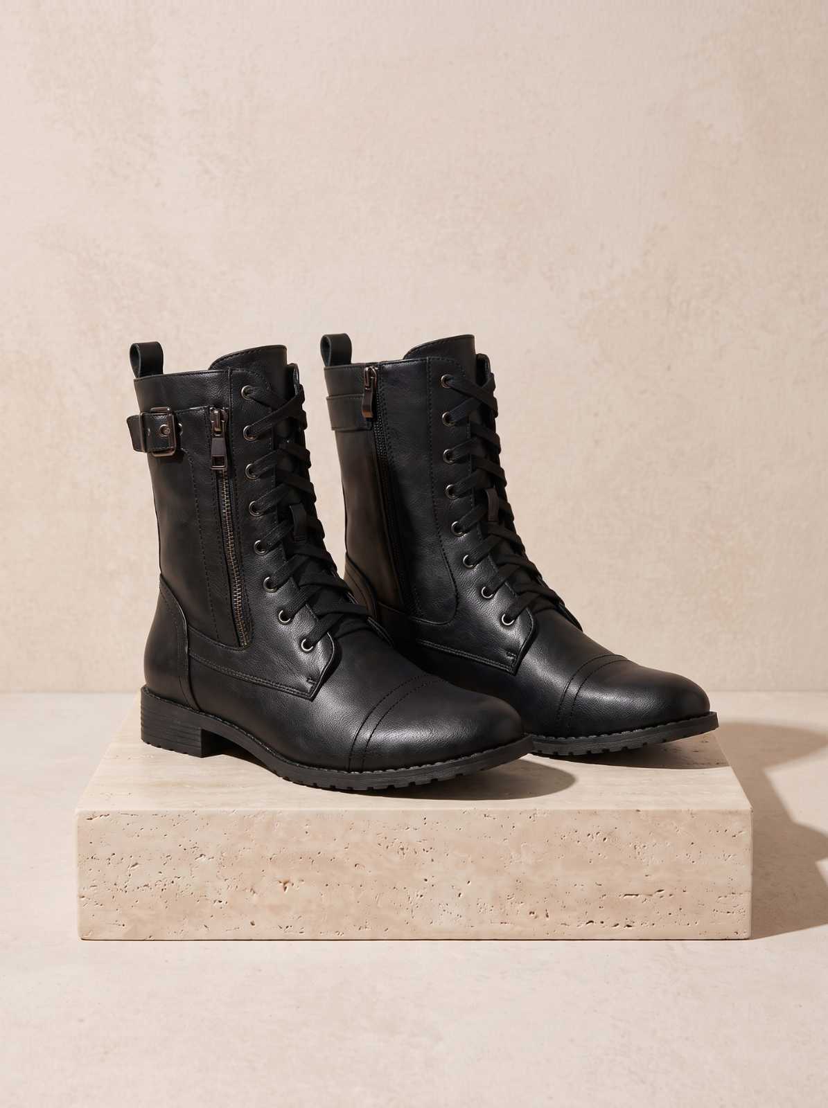 Women's lace-up boots