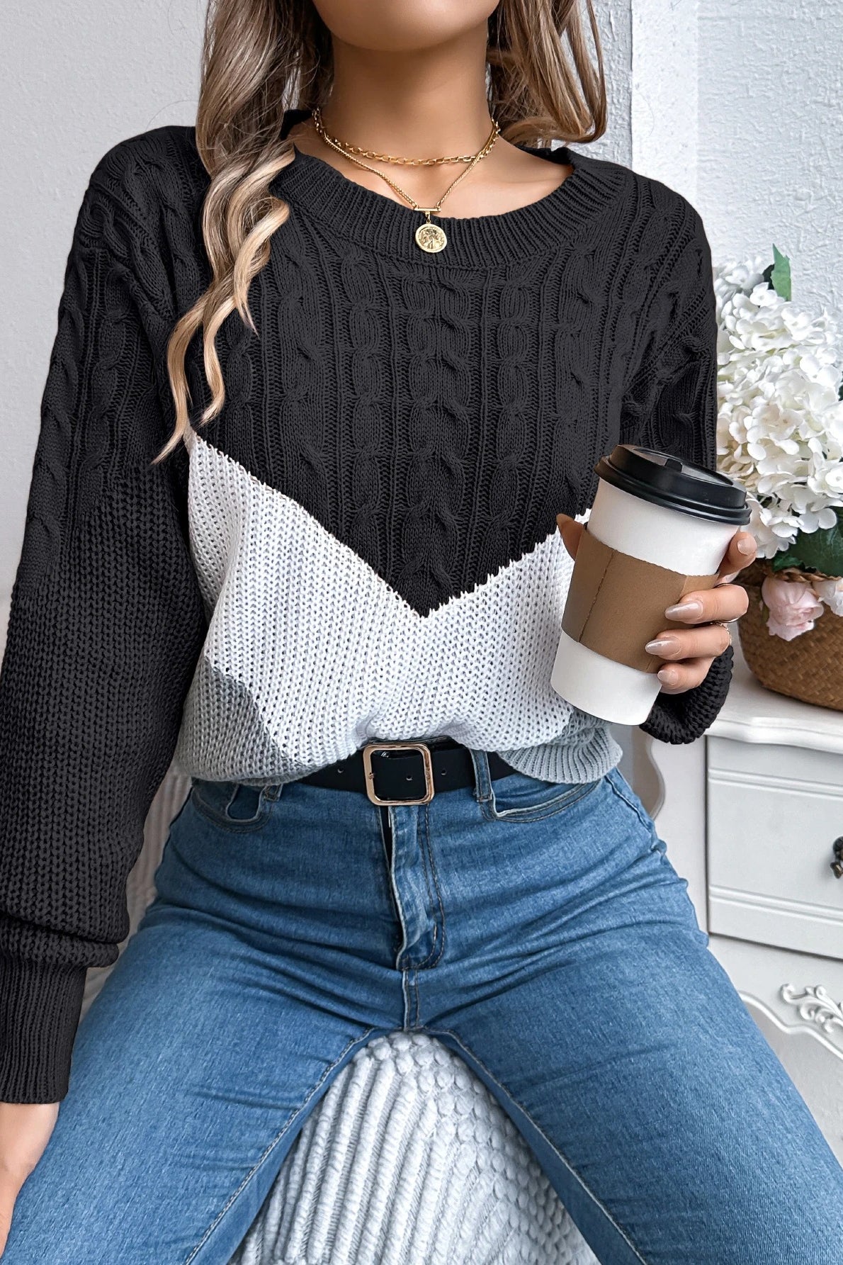 Women's regular fit cable sweater in acrylic with classic crew neck