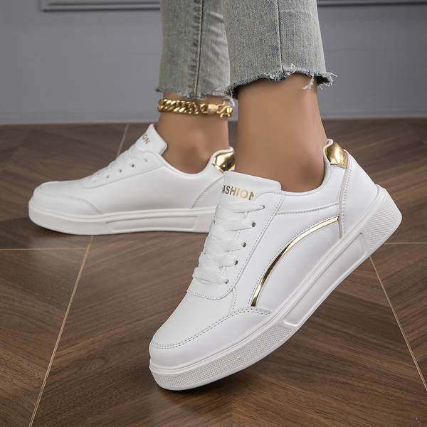 Baskets Blanches avec Détails Métalliques Femme