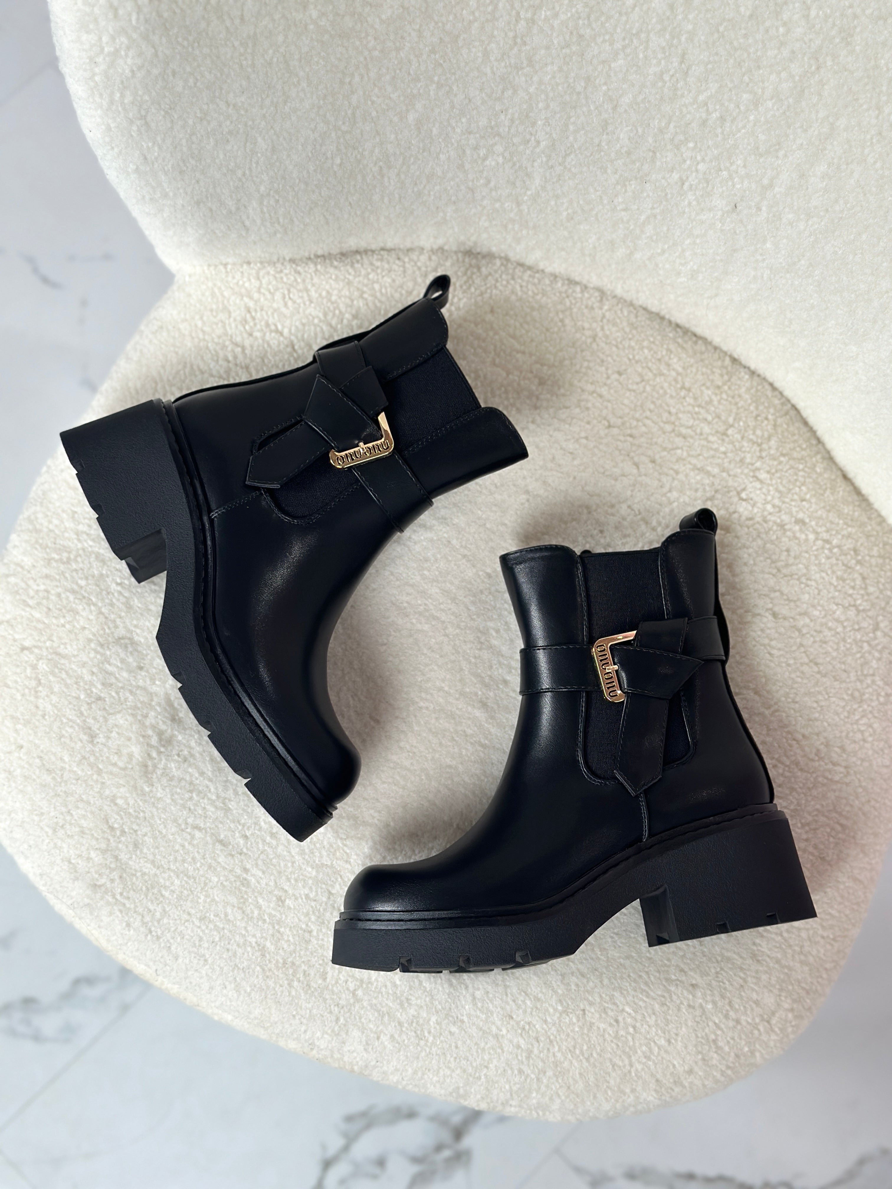 Pull-on ankle boots in vegan leather with elastic gussets and platform base
