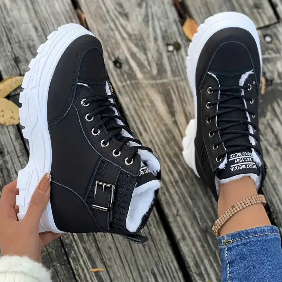 Platform ankle boots with chunky sole and lace fastening for casual wear