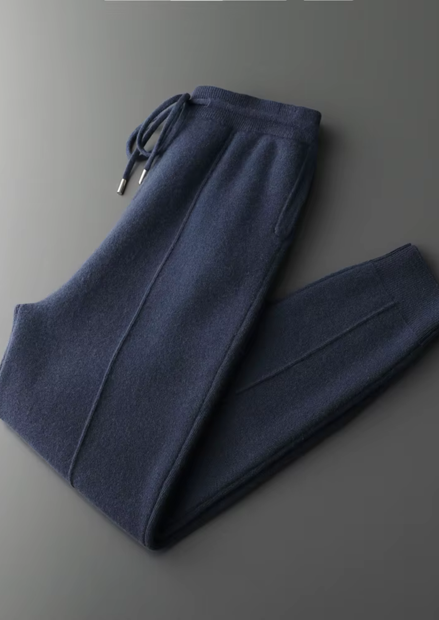 Wool leisure trousers for weekend outings