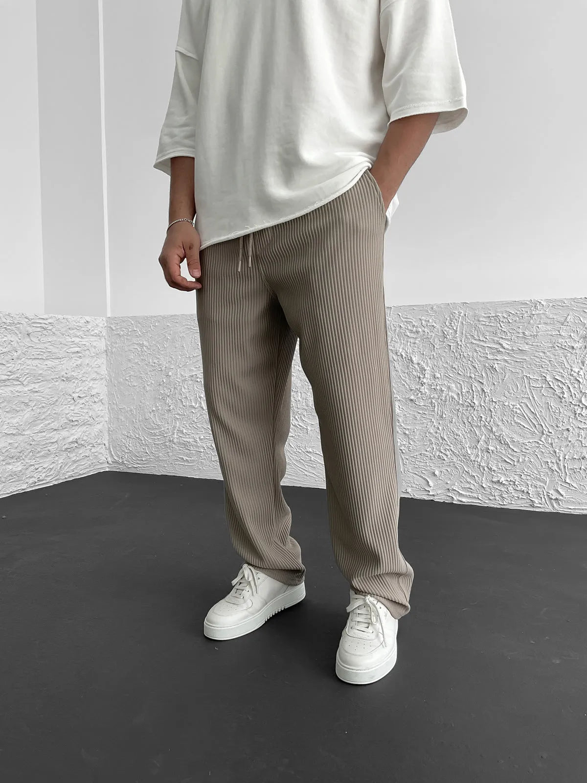 Cotton casual trousers with relaxed fit for everyday comfort