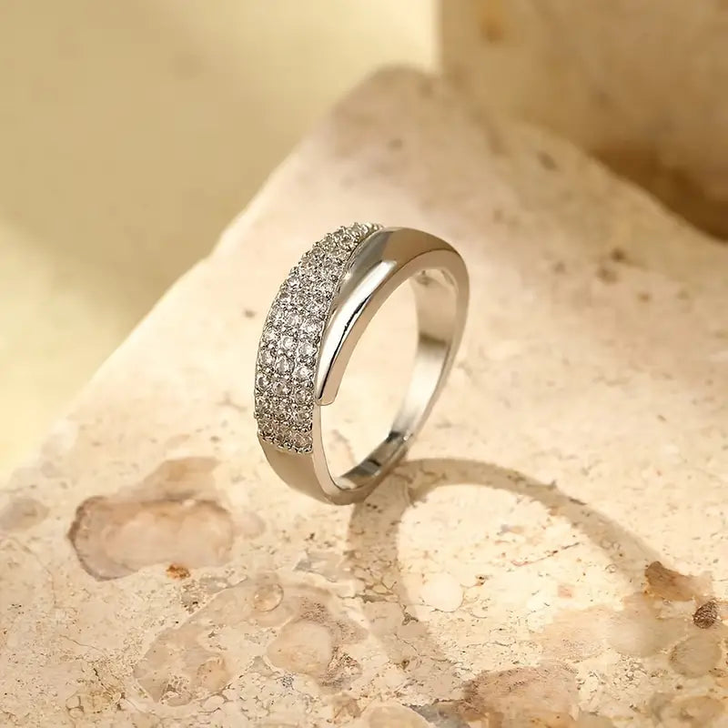 Ring showing adjustable mechanism and band detail
