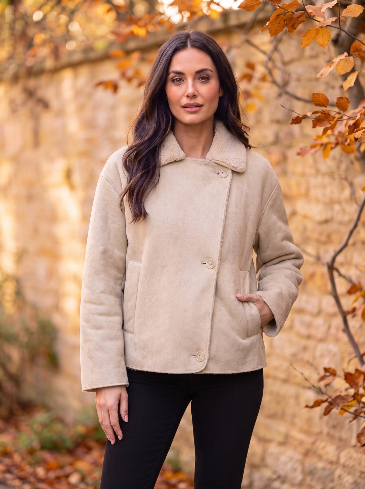Women's collared leather jacket