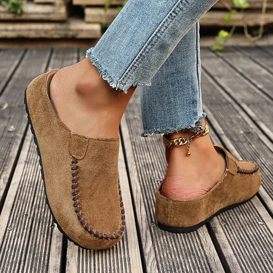 Women's slip-on mules with cushioned footbed and open-back vintage style