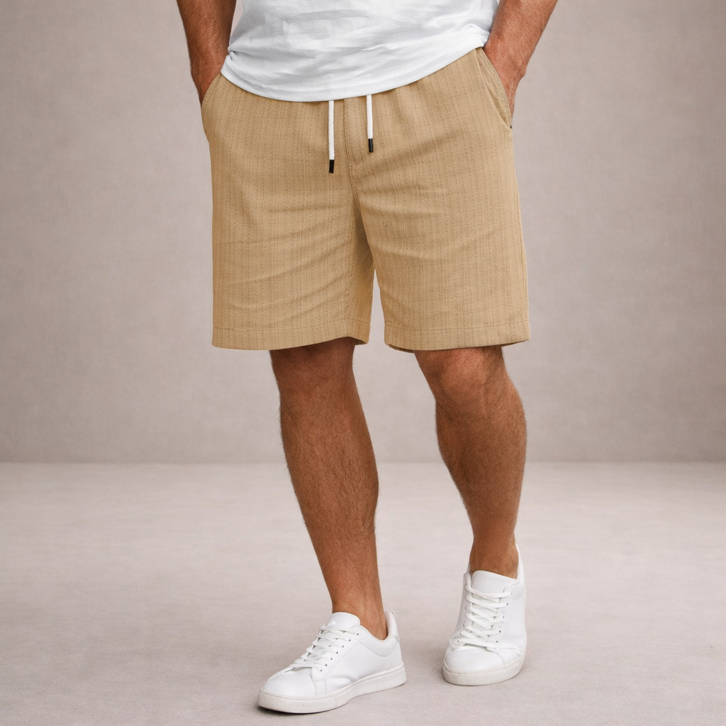 Casual shorts with a regular fit silhouette