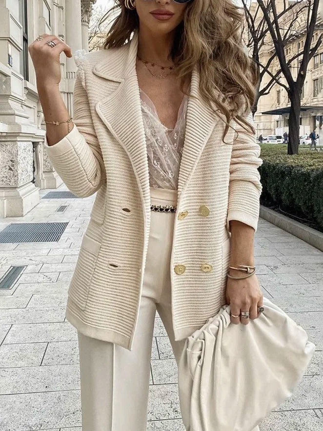 structured woven blazer with welt pockets detail view