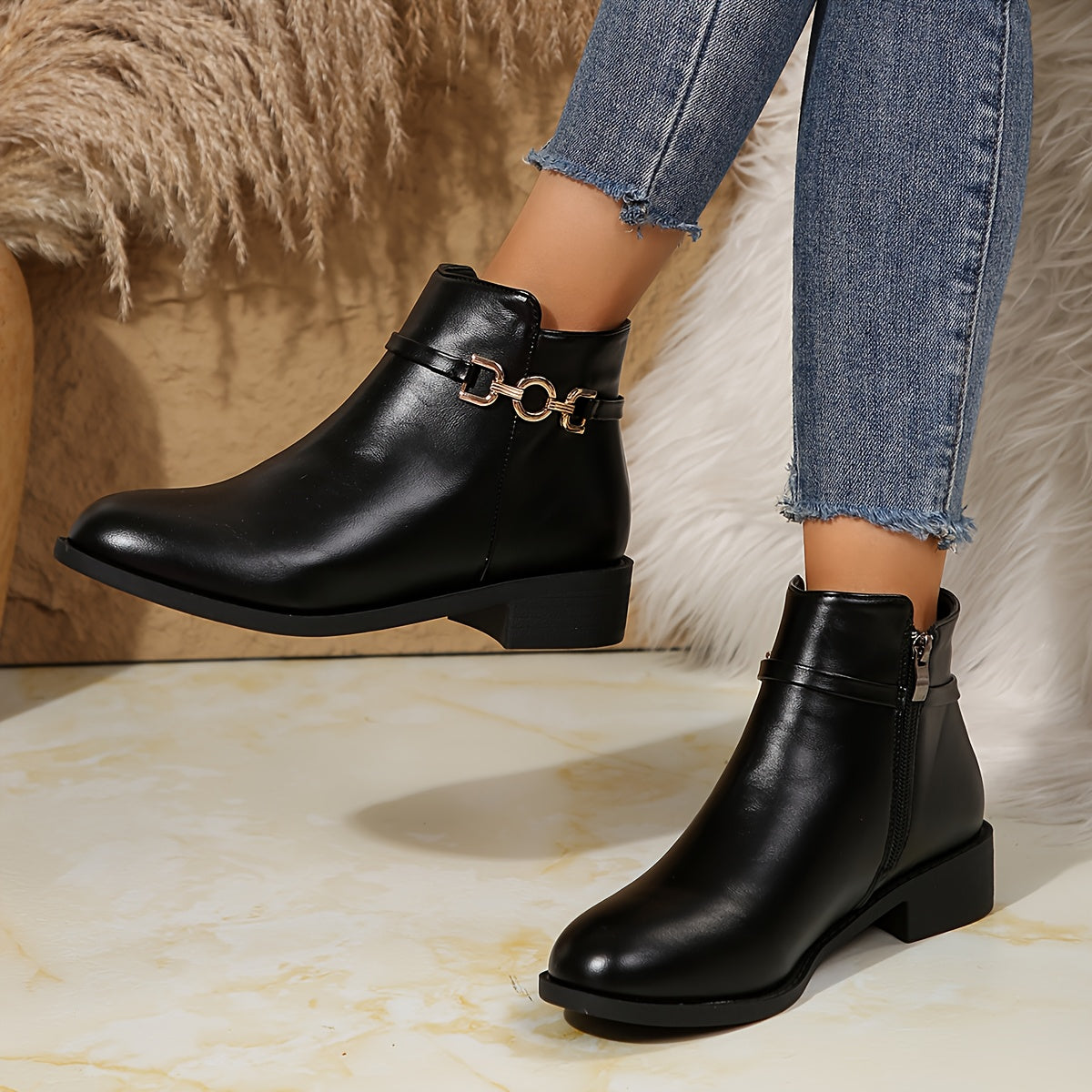 Synthetic leather ankle boot with side zip closure on woman