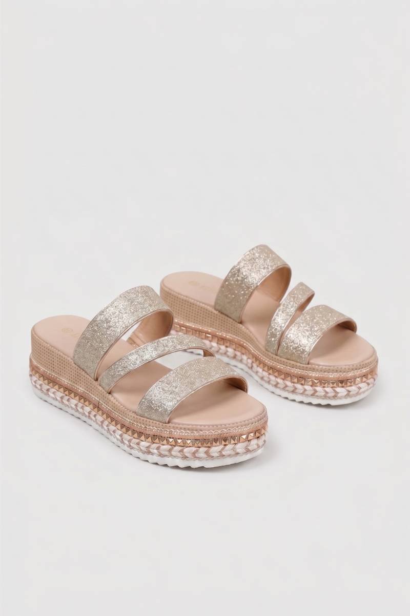 and platform sole, slip-on style for casual summer wear