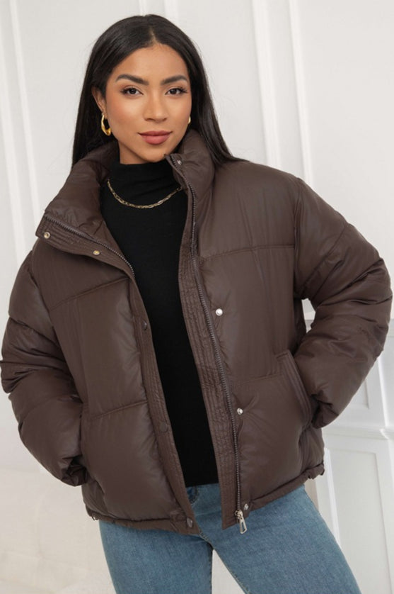 Insulated jacket with side pockets and relaxed silhouette for women