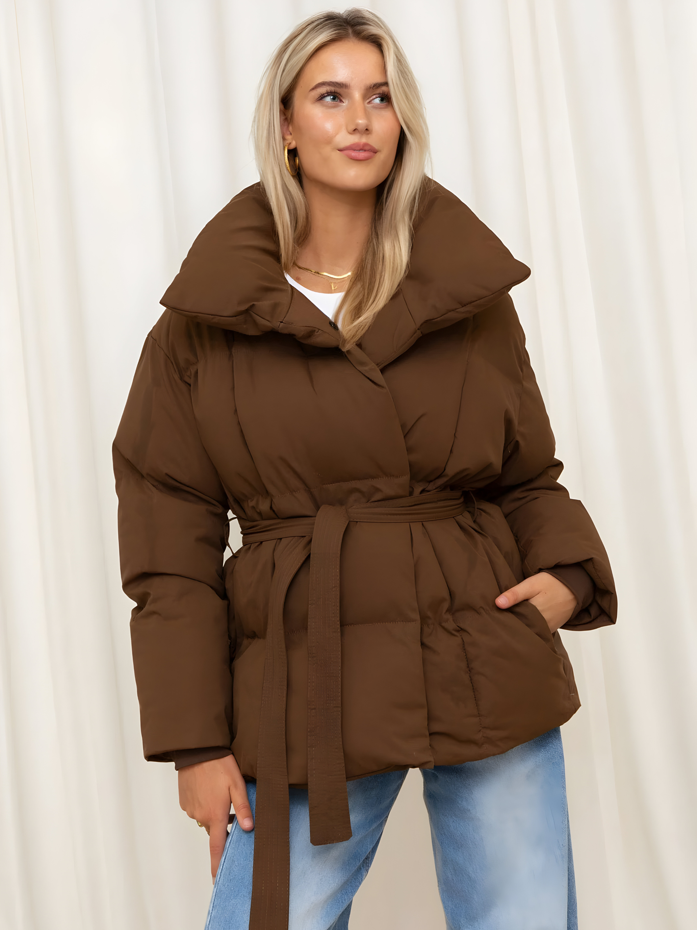 Insulated coat with zip pockets modern fit women