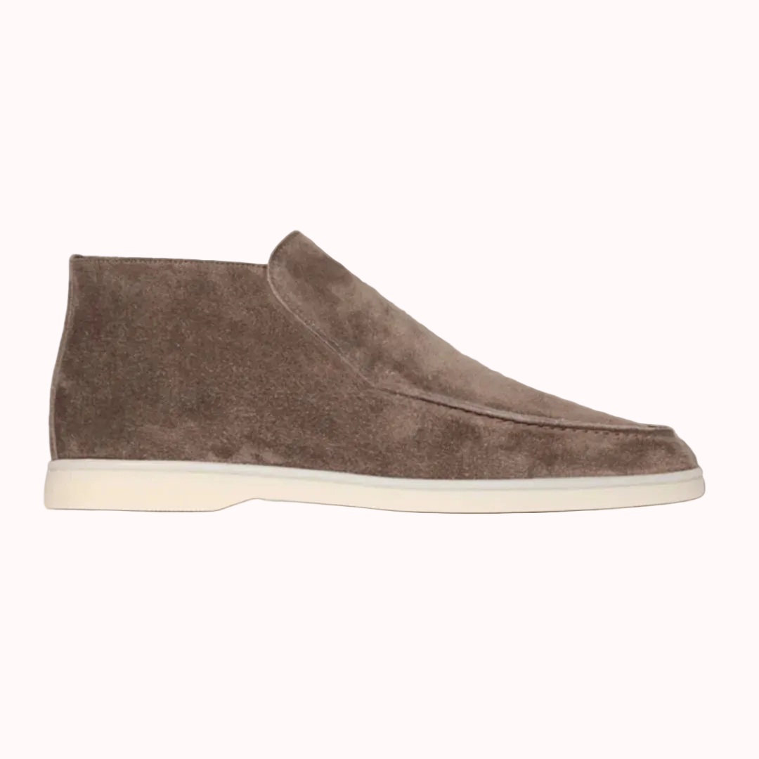Suede sneakers with contrast stitching in casual fit for men