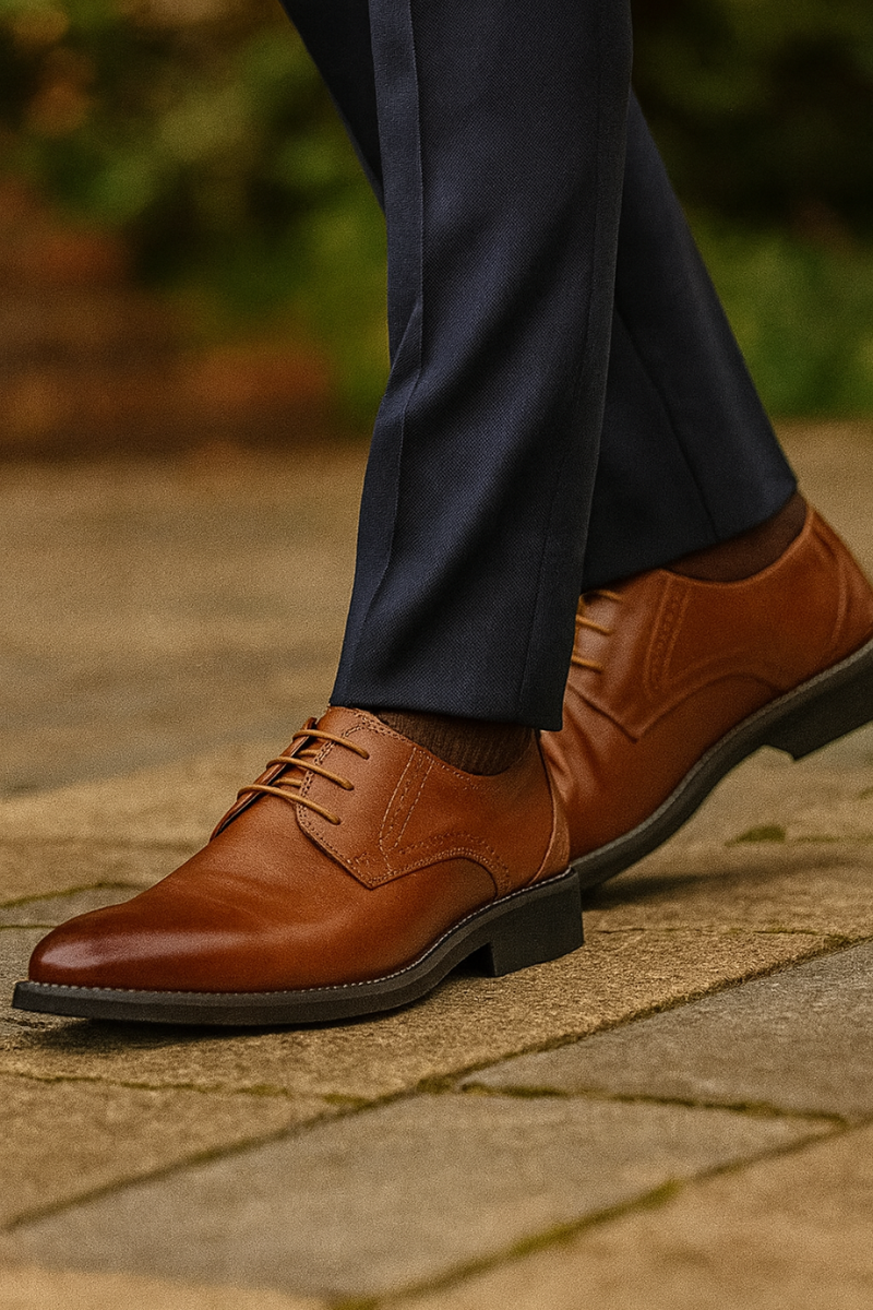 formal lace-up shoes in leather with fine stitching and polished appearance