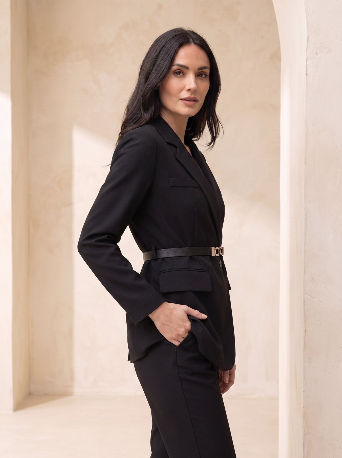 Women's fitted belted blazer