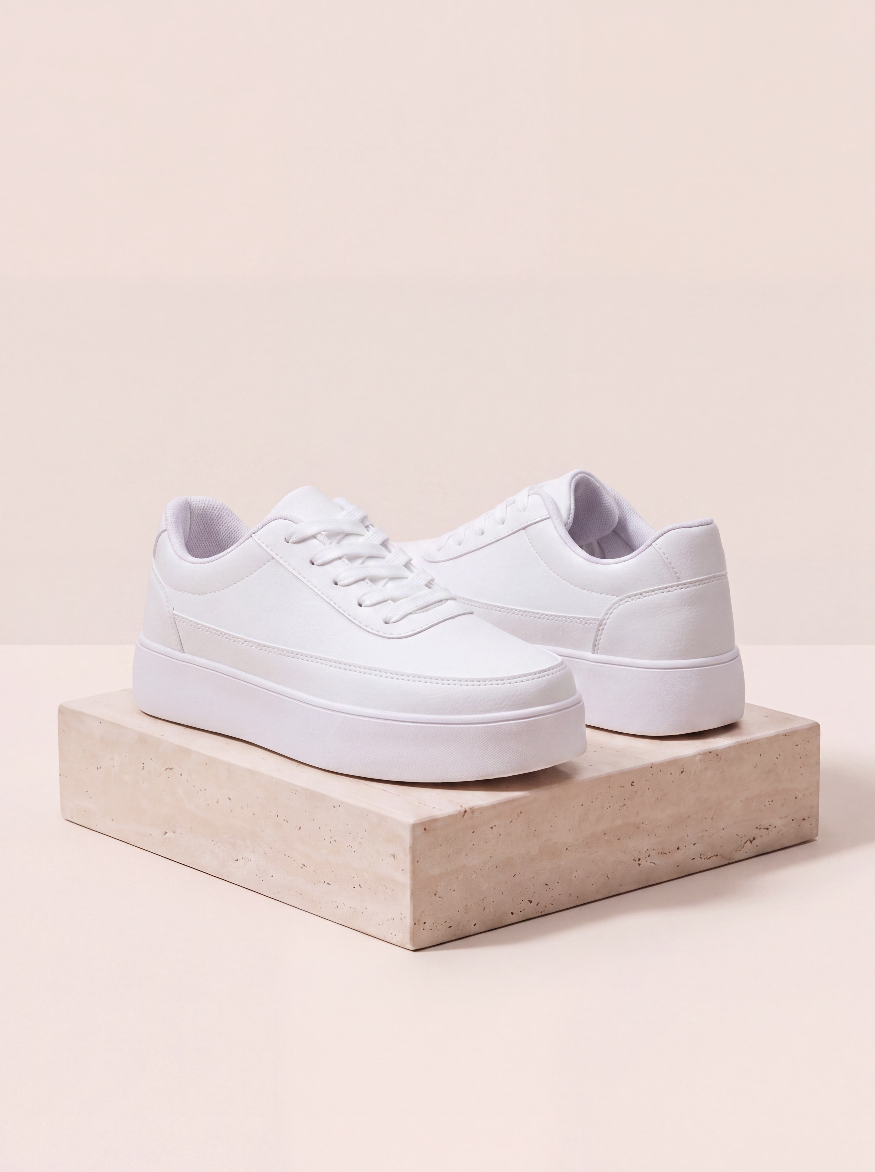 Men's regular fit low-top trainers