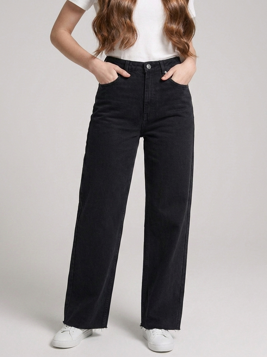 Wide leg trousers with a timeless design