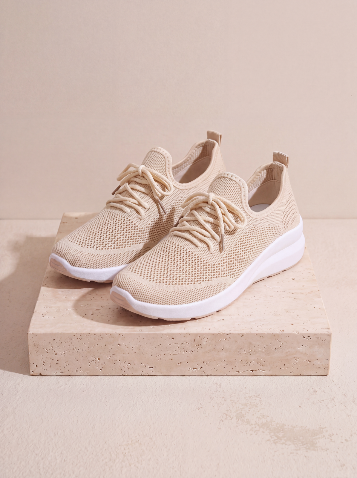 Mesh platform trainers lace-up women
