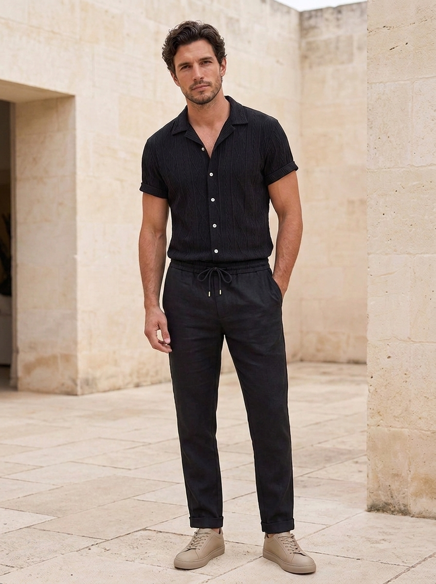Men's coordinated outfit for travel and leisure