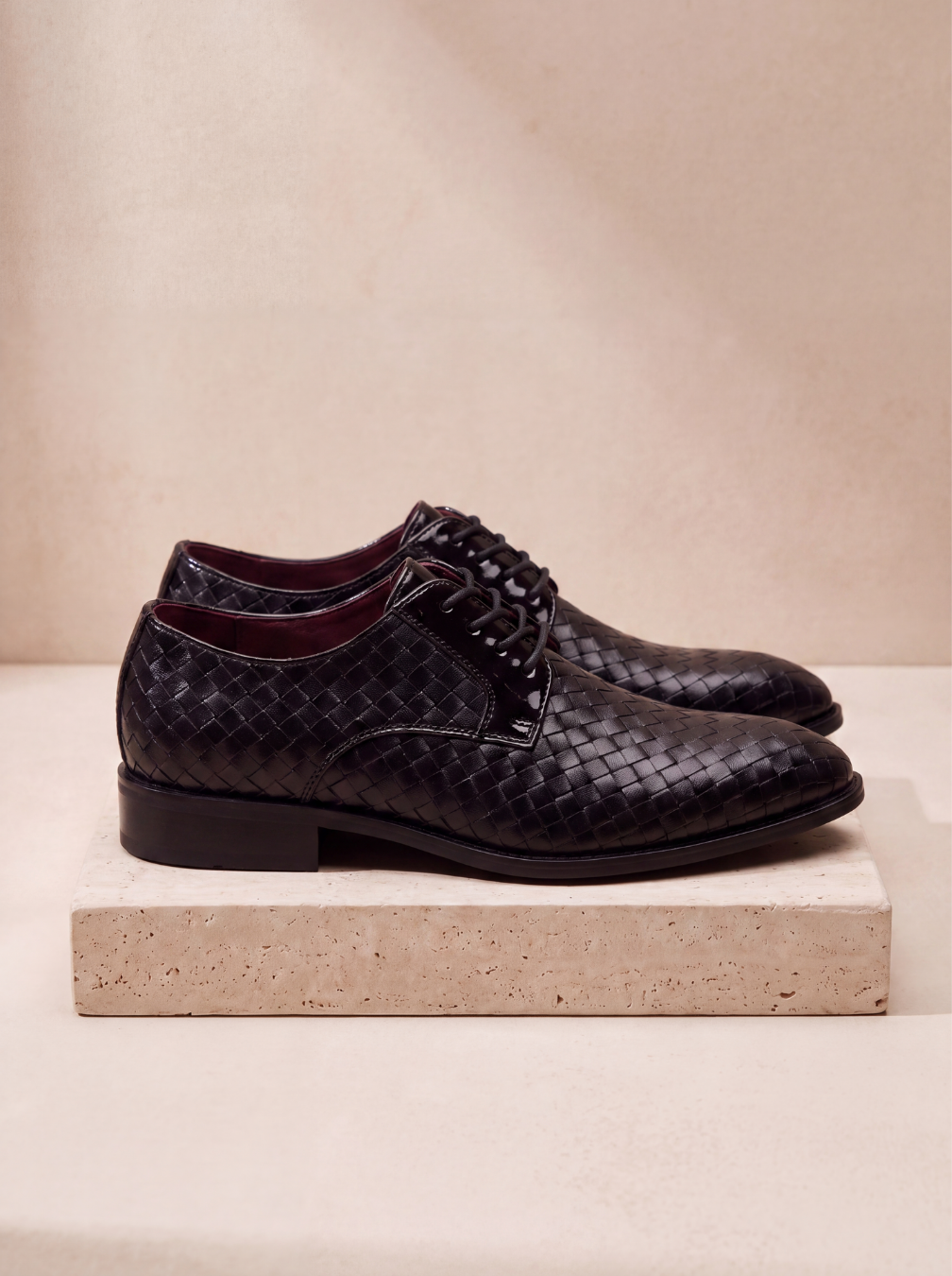 Men's embossed leather lace-up shoes