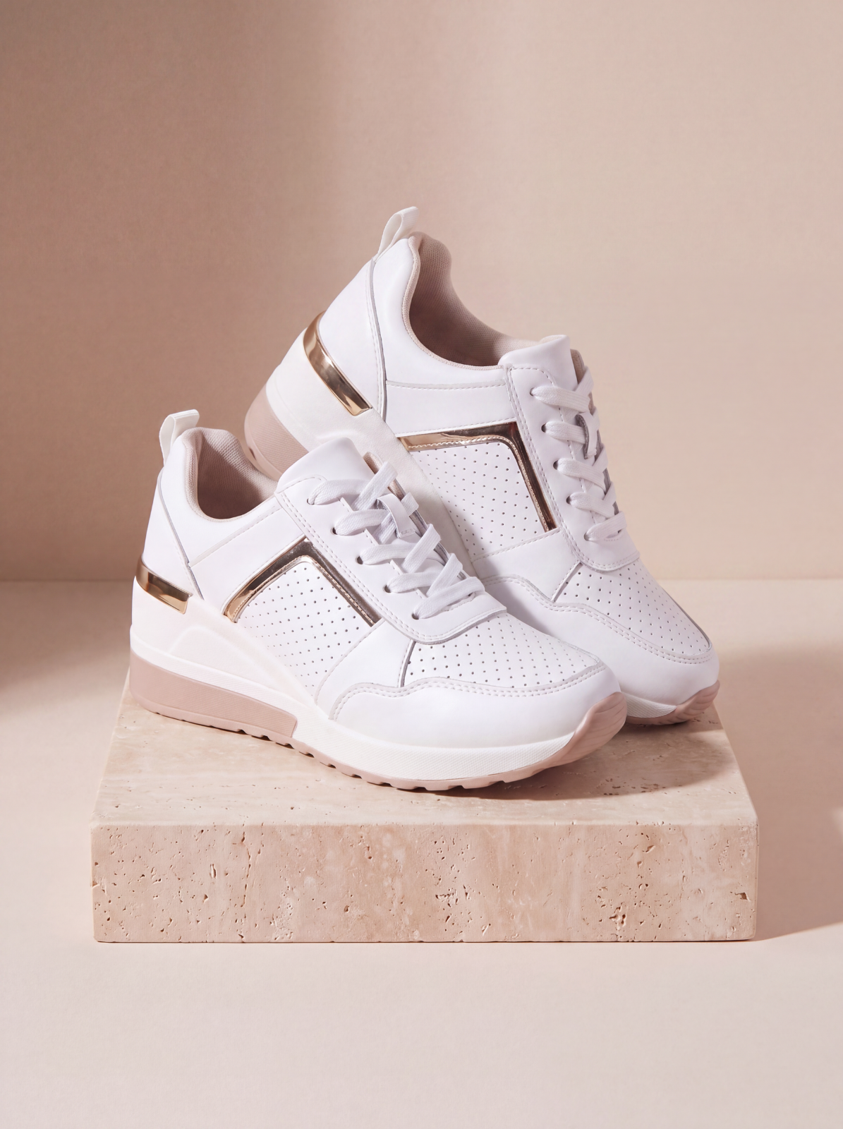 Women's casual low-top sneakers