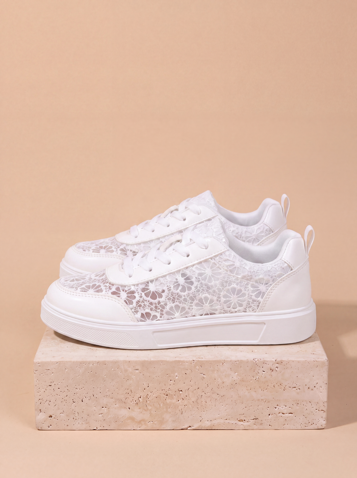 Women's mesh lace-up trainers