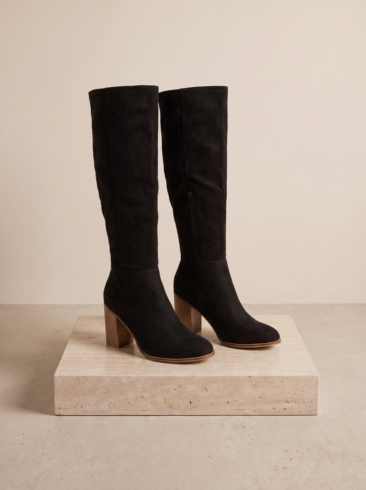 Women's knee-high suede boots
