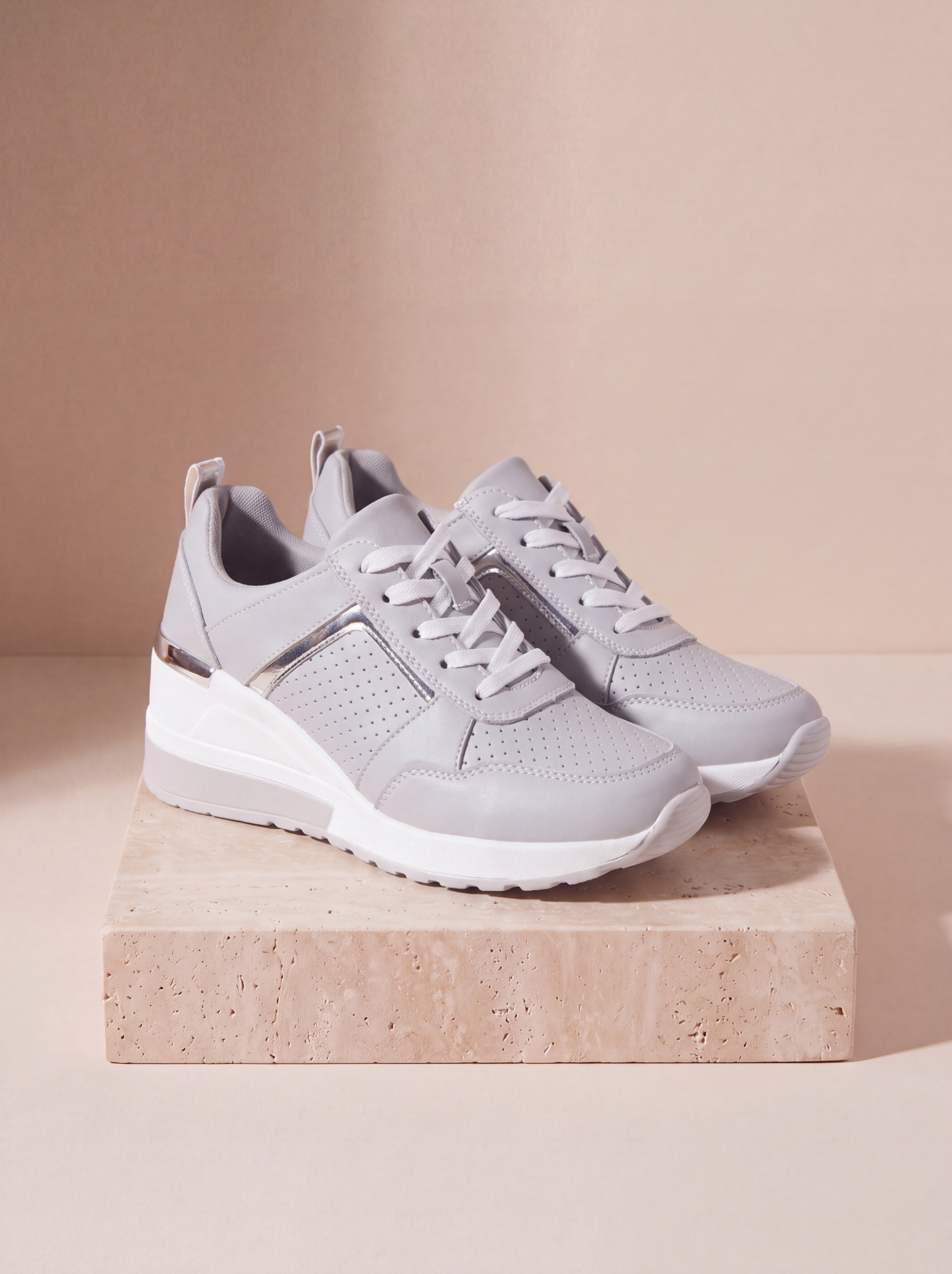Women's everyday sneakers