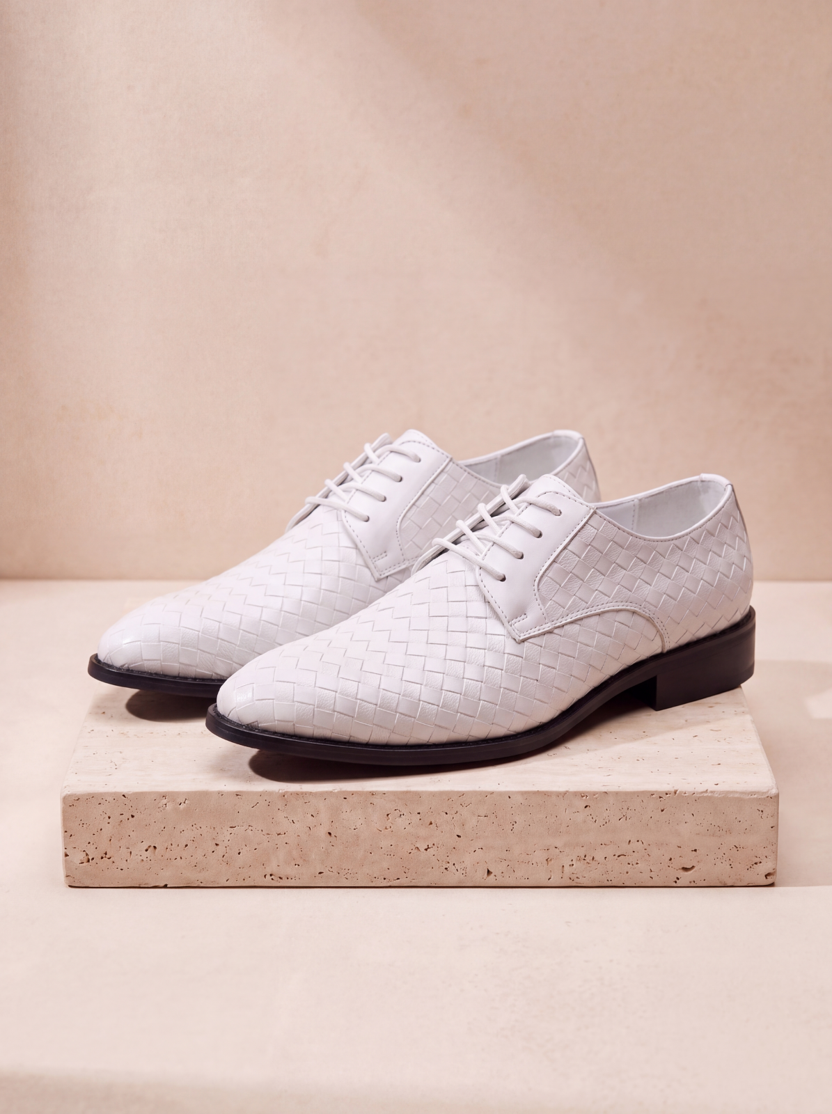 Classic fit leather shoes men