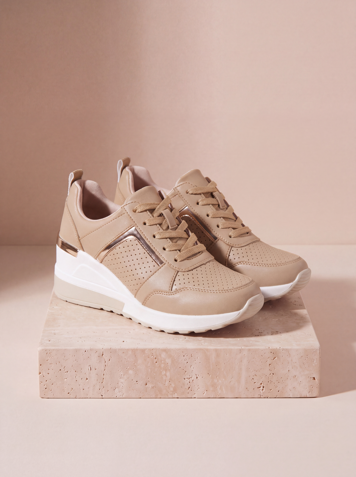 Low-top casual shoes women