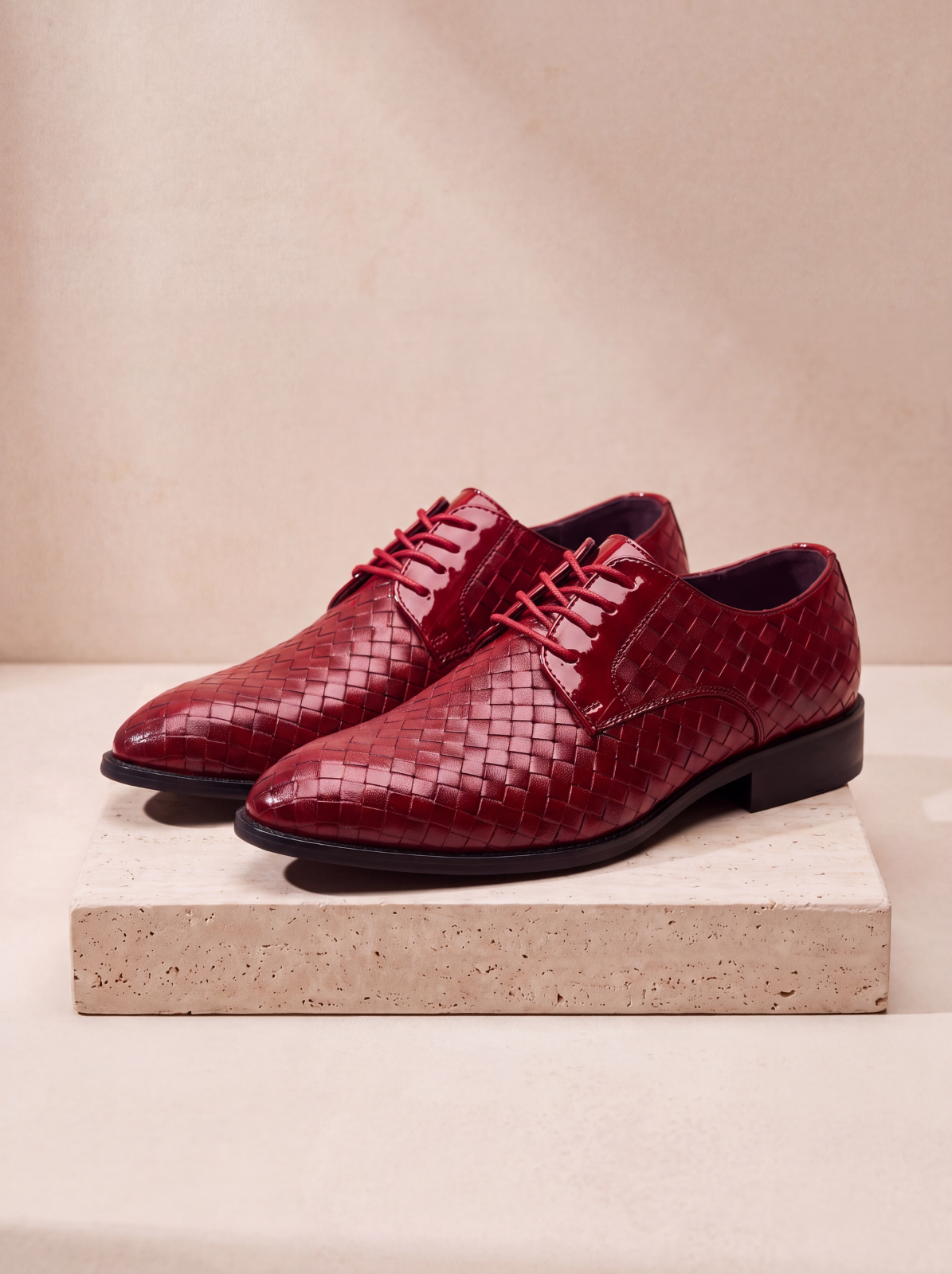 Embossed leather shoes men