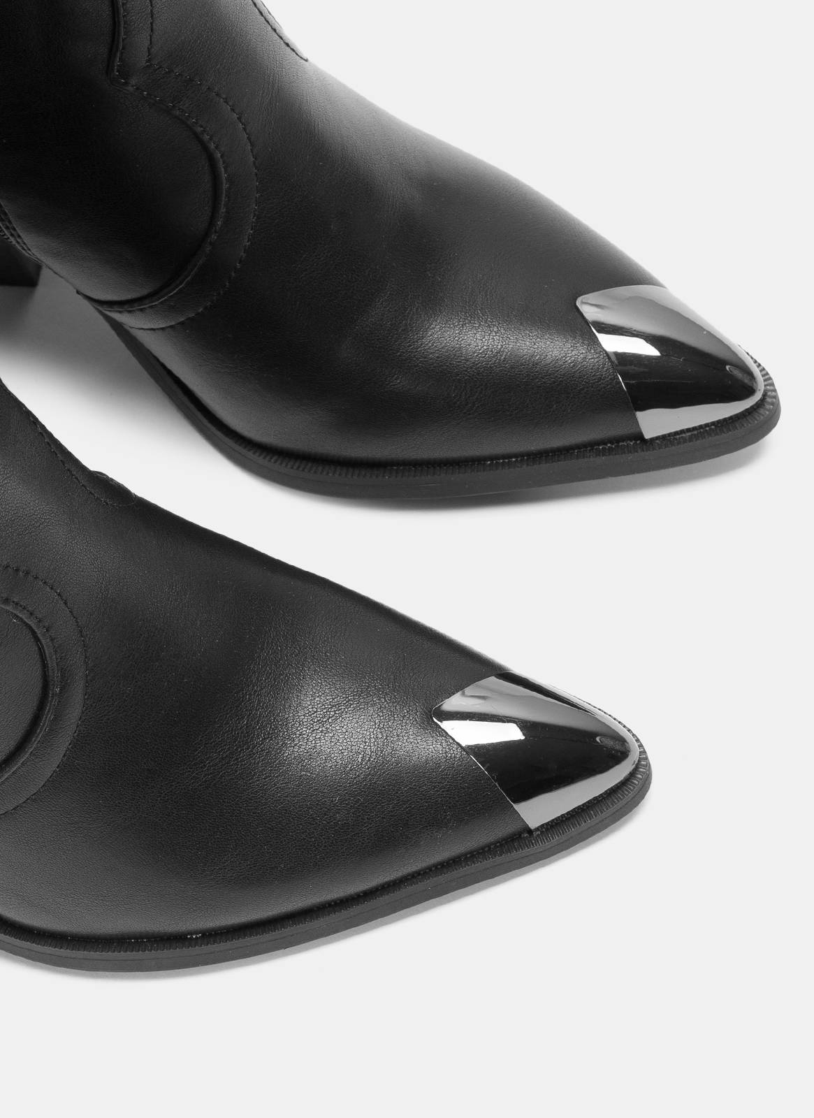 Bottes en cuir montant jusqu'aux genoux pour femmes