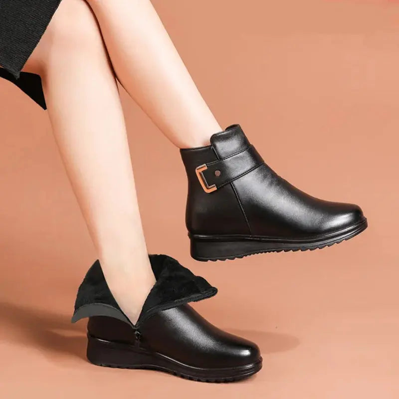 Insulated ankle boots with rubber sole for casual wear