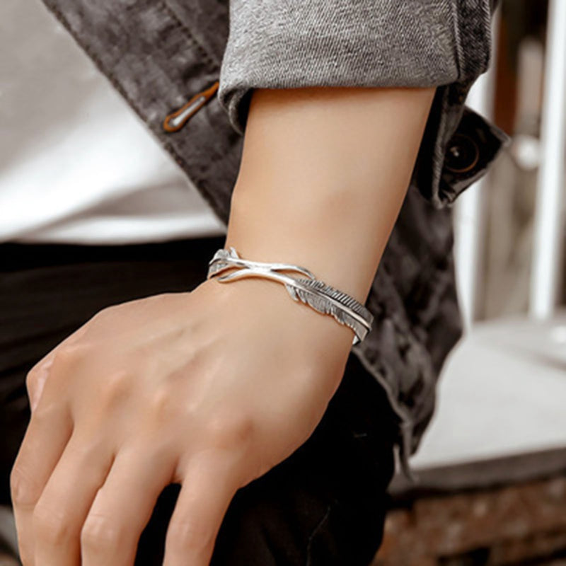 Bracelet Manchette Ouvert à Motif Plume Unisexe