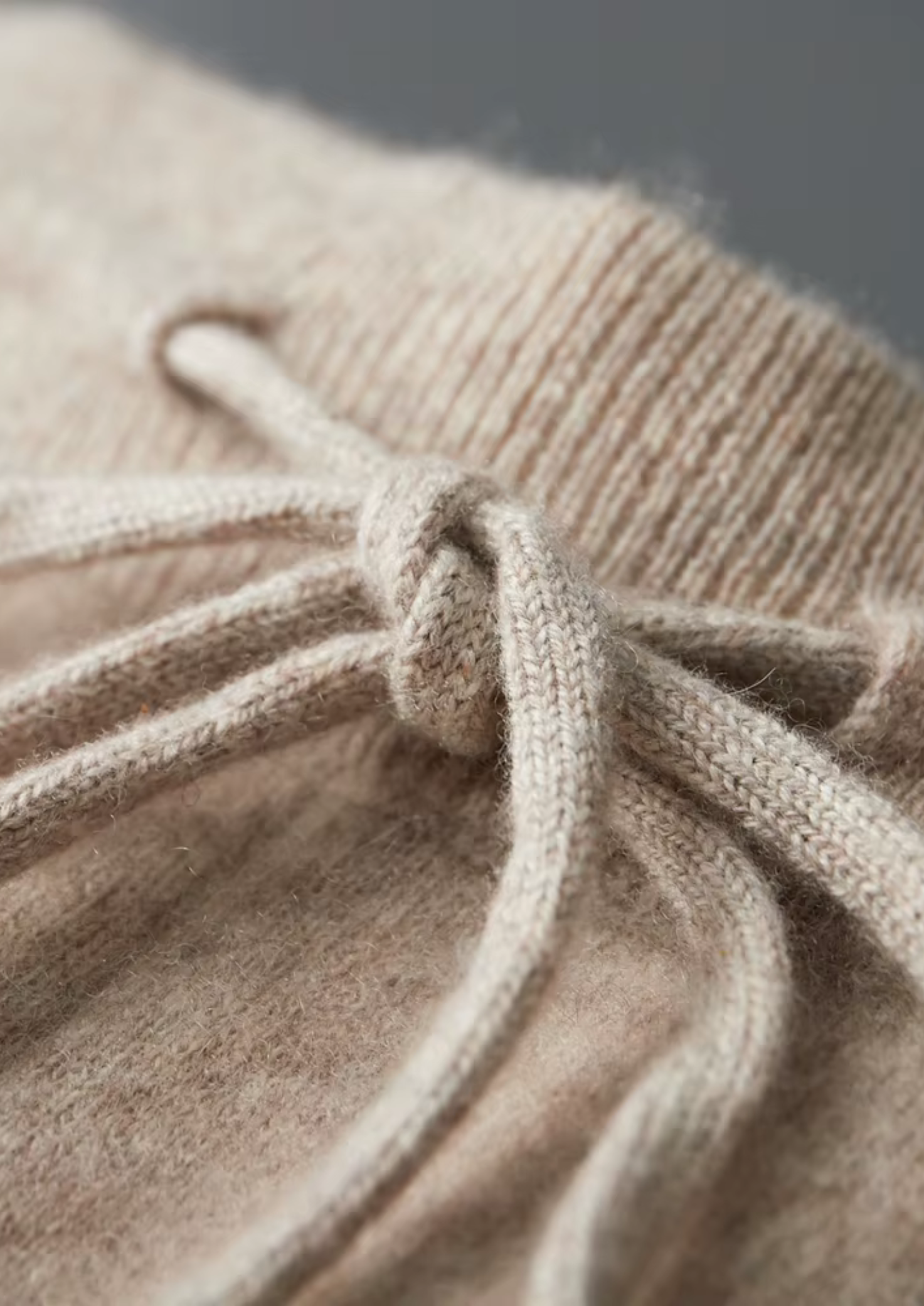 Elastic waist trousers for everyday comfort