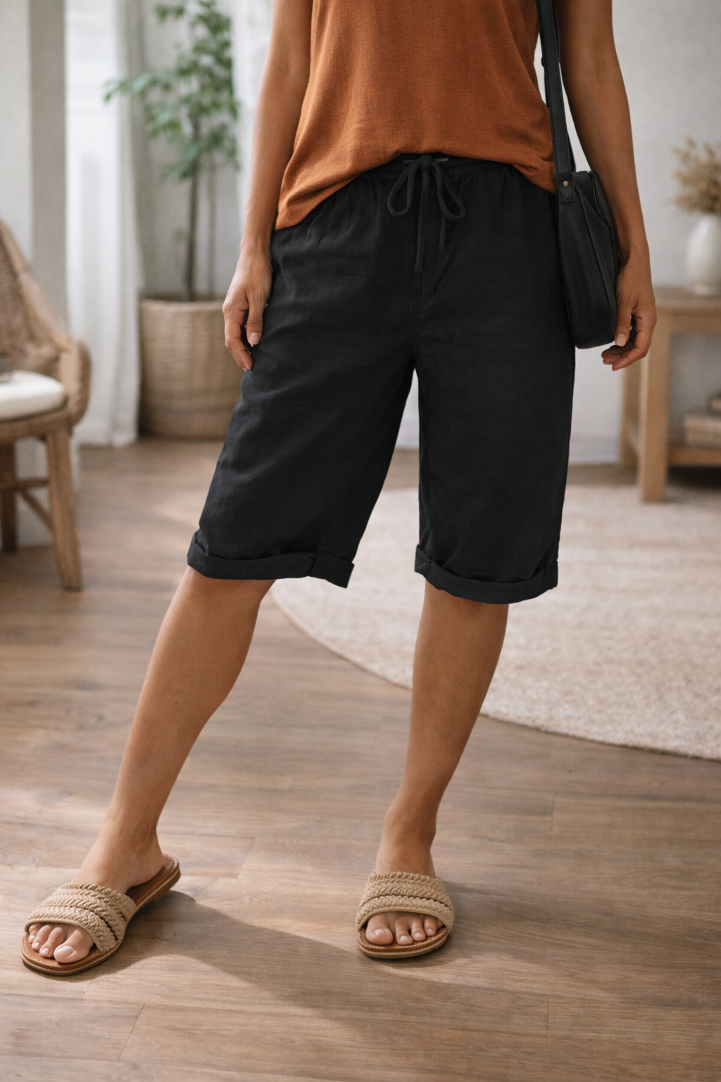 Drawstring Bermuda shorts for warm-weather outings