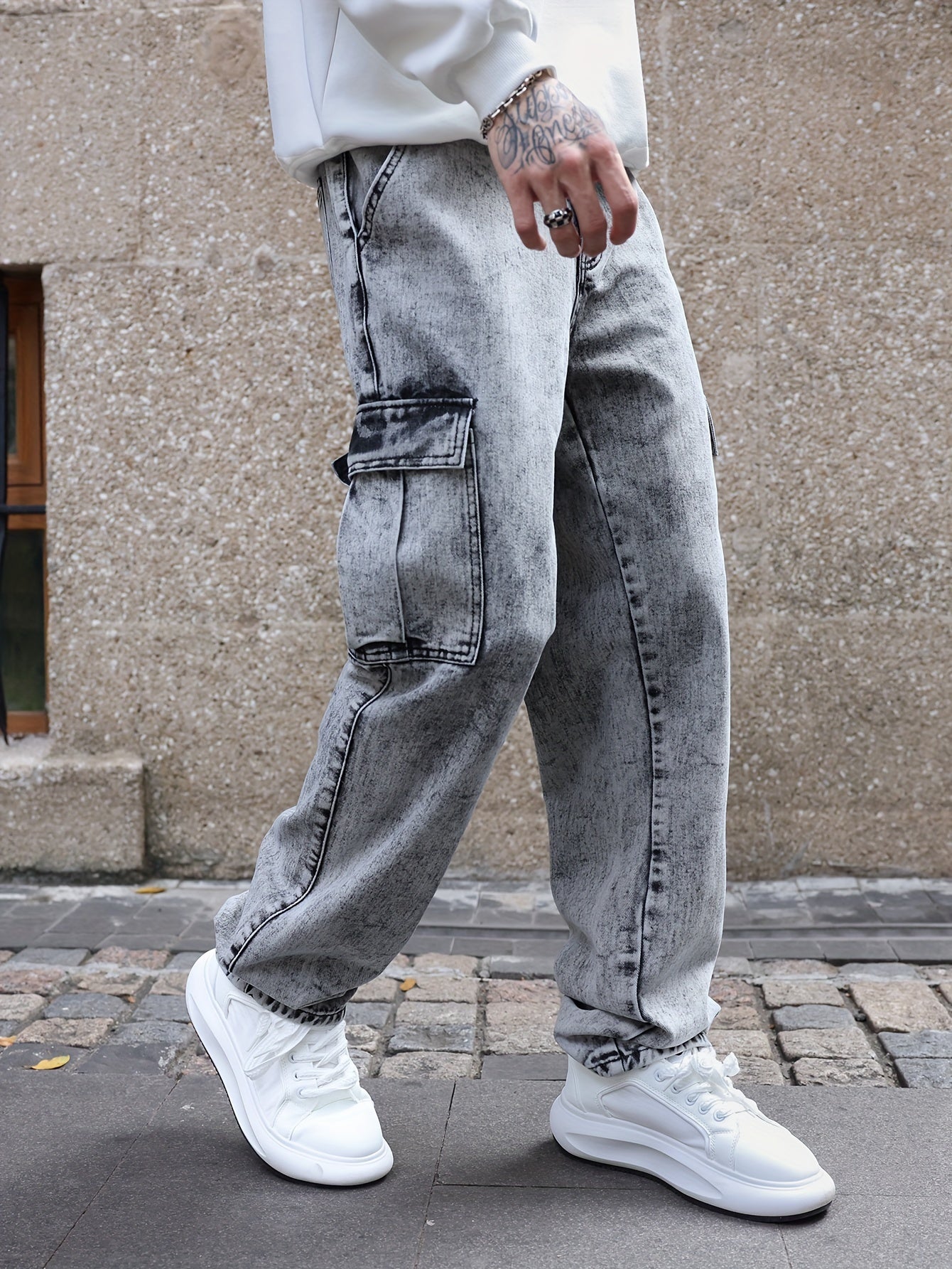 Cotton twill cargo trousers with adjustable waist and loose fit
