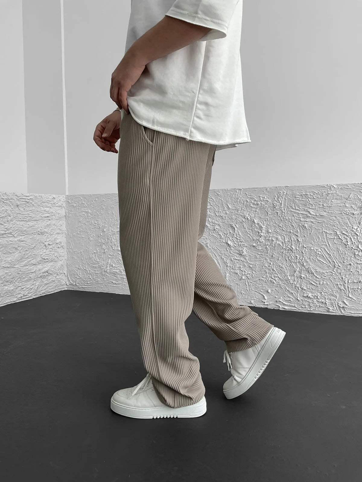 Cotton trousers with relaxed fit for men
