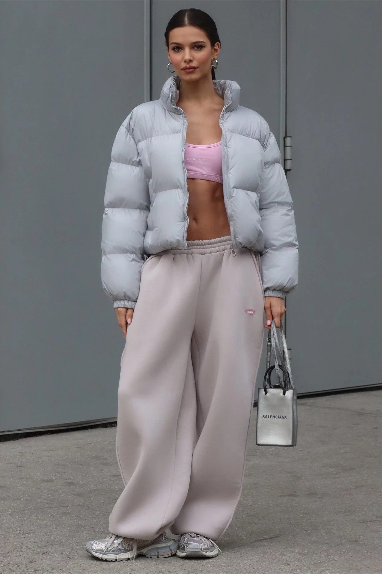 Cotton puffer jacket with front pockets and relaxed fit for women