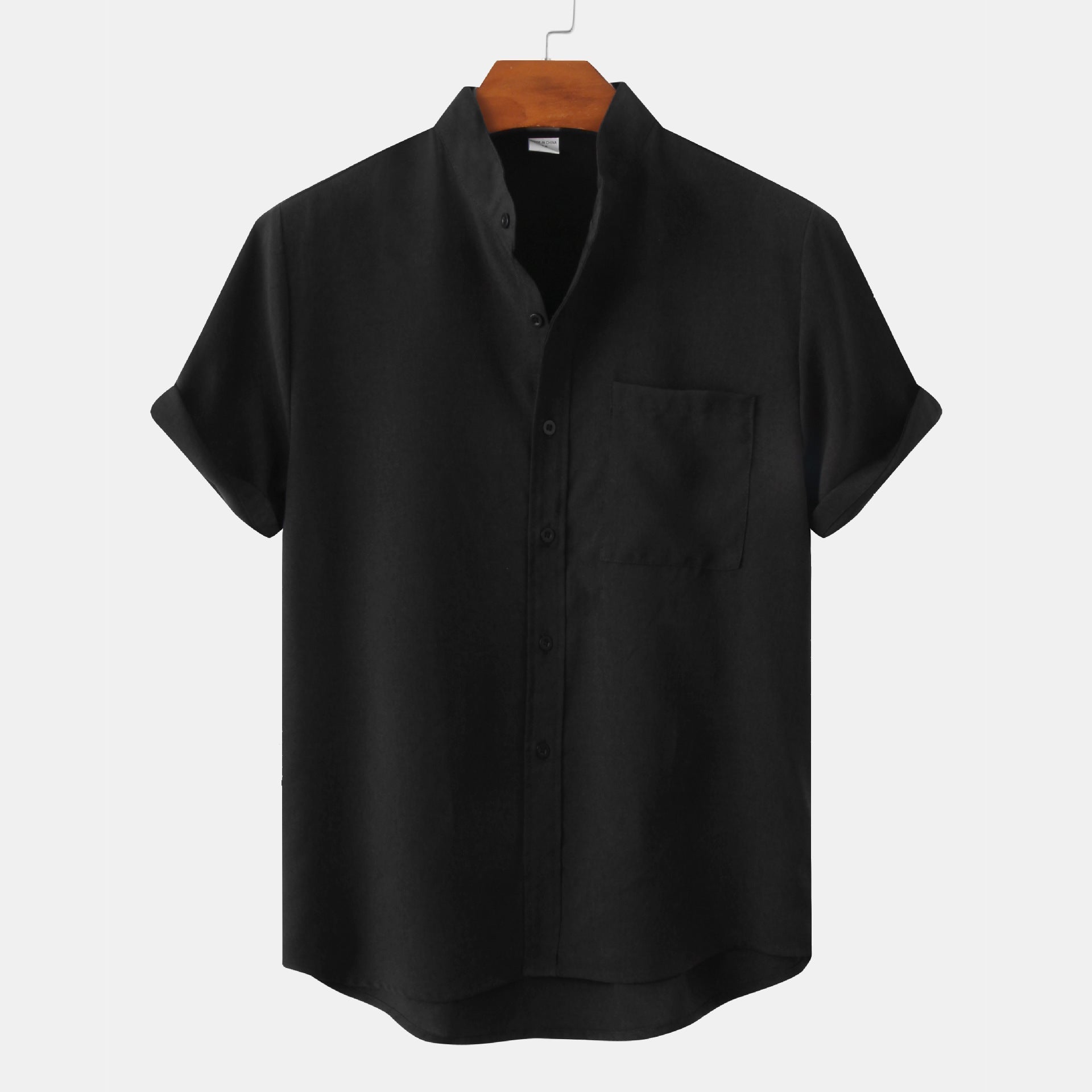 Lightweight cotton shirt with a timeless design