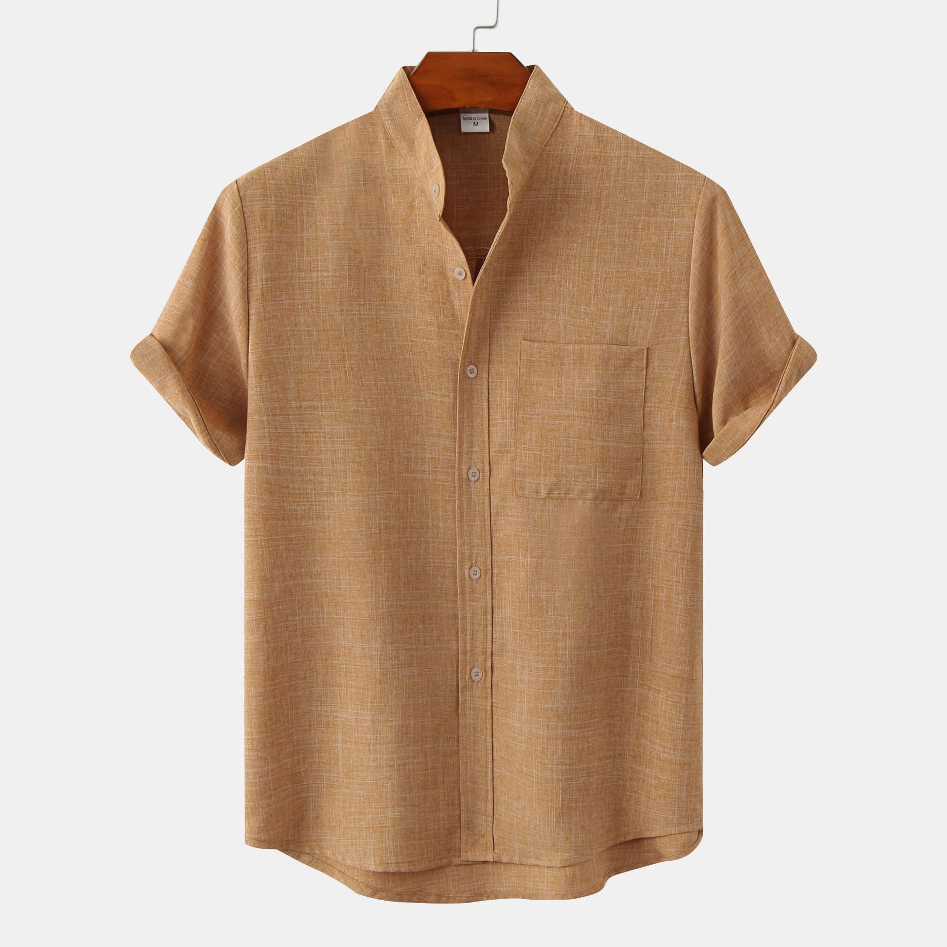 Men's short sleeve shirt with a clean finish