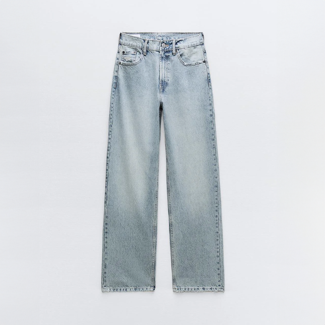 Women's vintage ripped jeans with button and zipper closure – detail view